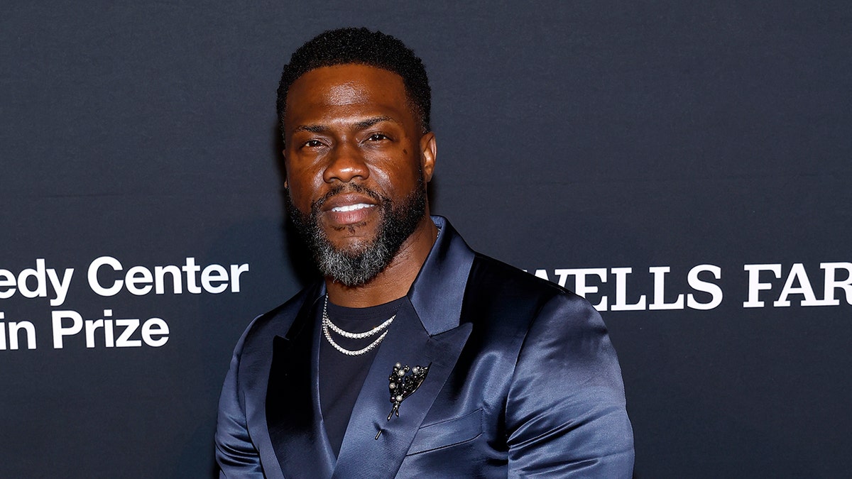Kevin Hart in blue suit