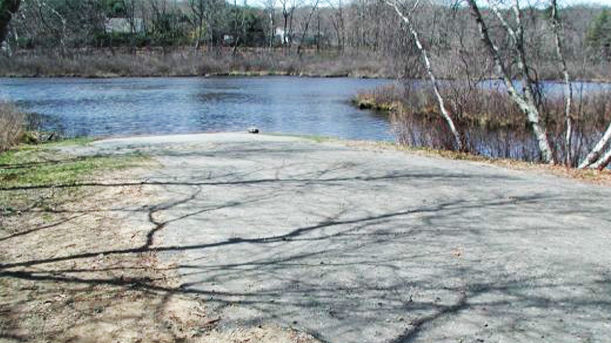 Boat slip in Lake Hayward