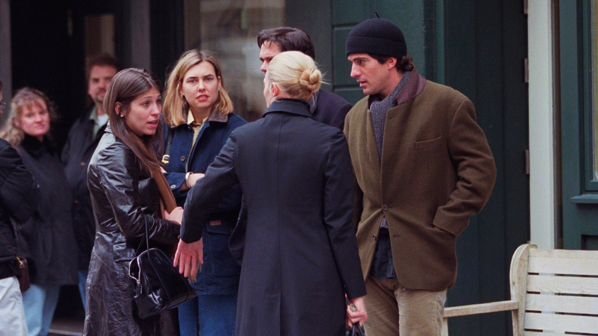 Lauren Bessette talking to her sister Carolyn Bessette Kennedy and John F. Kennedy Jr.