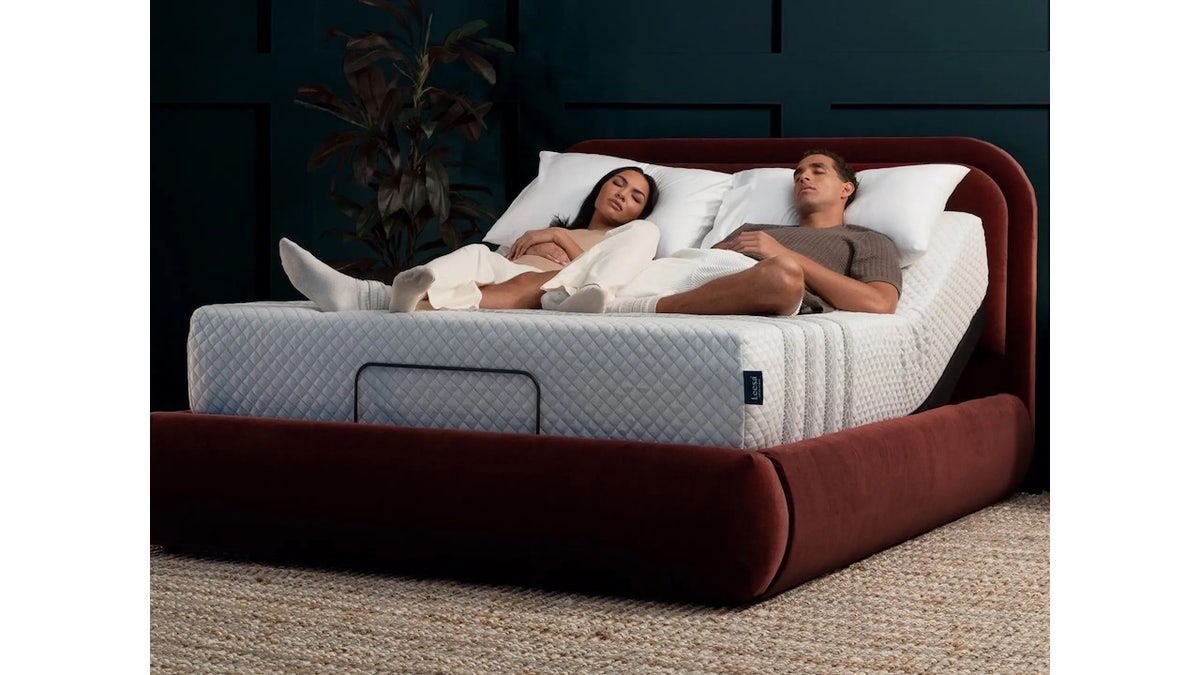 Pair this adjustable base with any Leesa mattress.