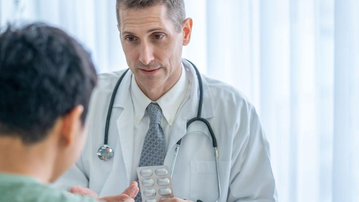 Man astatine  doc  getting medicine  for diabetes