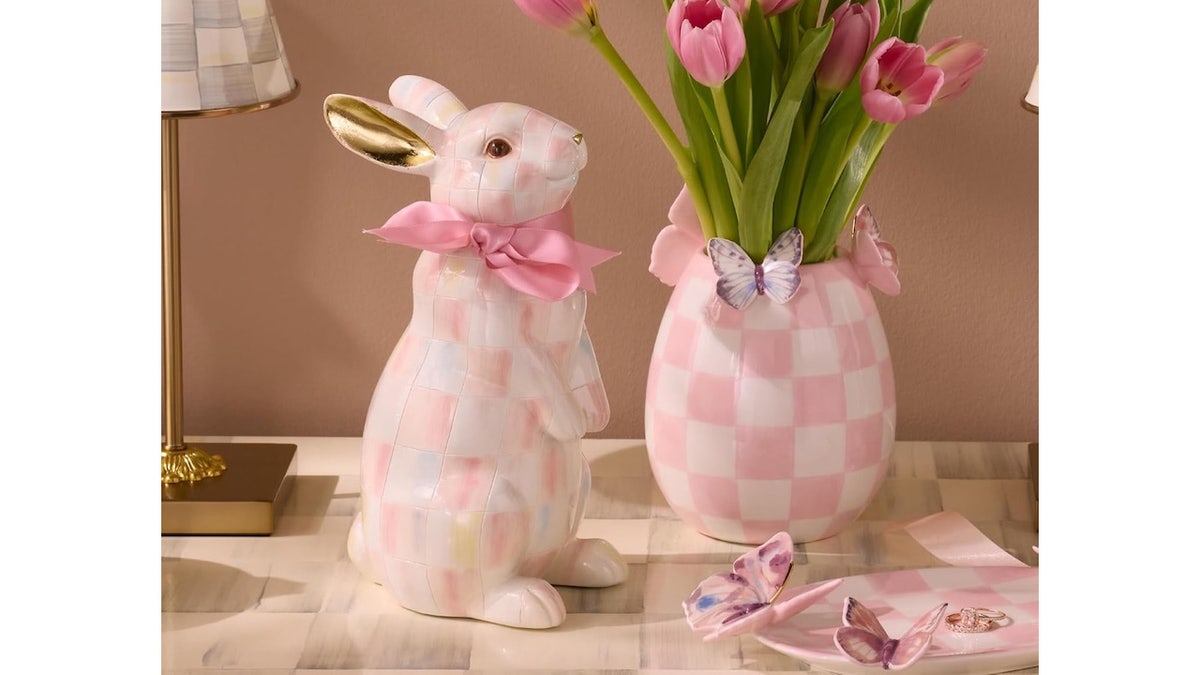 Un accento affascinante con il caratteristico dettaglio a scacchi.