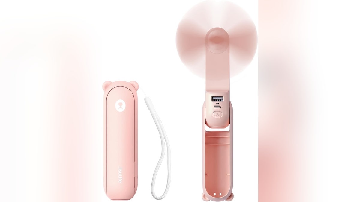 This handy fan is shaped like a teddy bear.