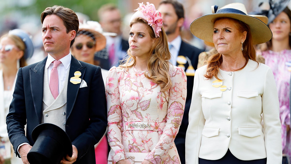 Edoardo Mozzi, Princess Beatrice and Sarah Ferguson standing together in formal wear at the Royal Ascot.