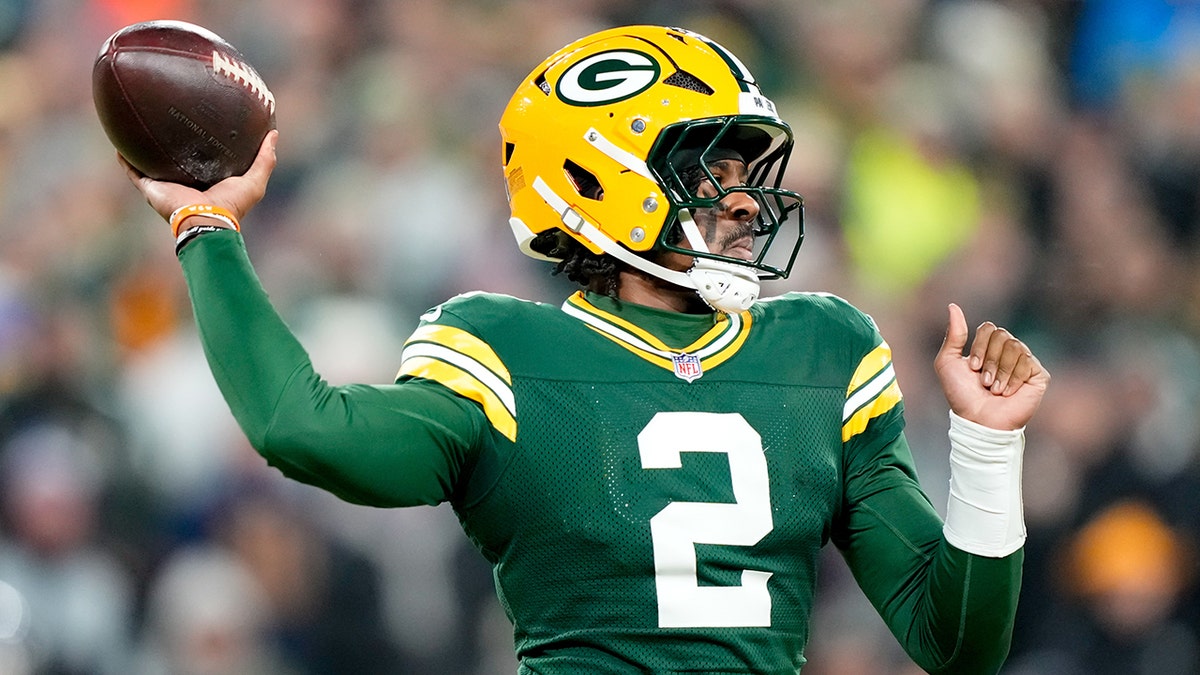 Green Bay Packers quarterback Malik Willis throws a pass at Lambeau Field.