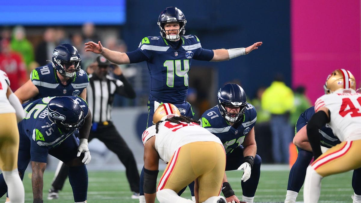 Sam Darnold calls plays t the line of scrimmage