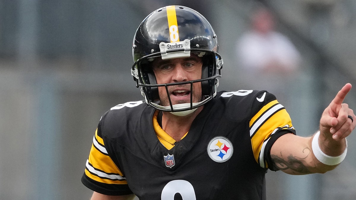 Aaron Rodgers points fingers