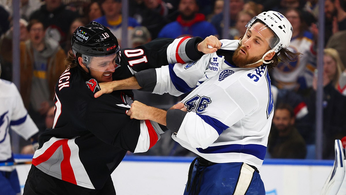 Sam Carrick fights Scott Sabourin