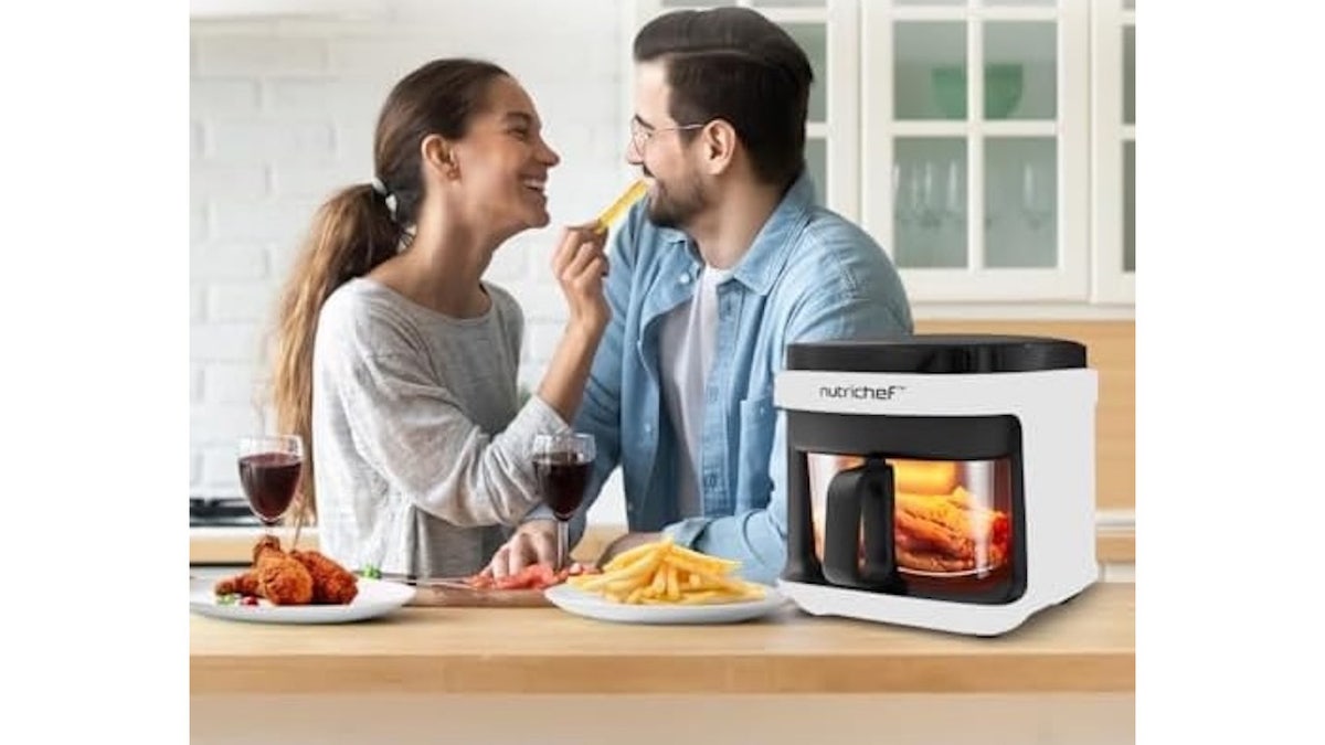 The glass container makes it easier to see your food as it cooks.