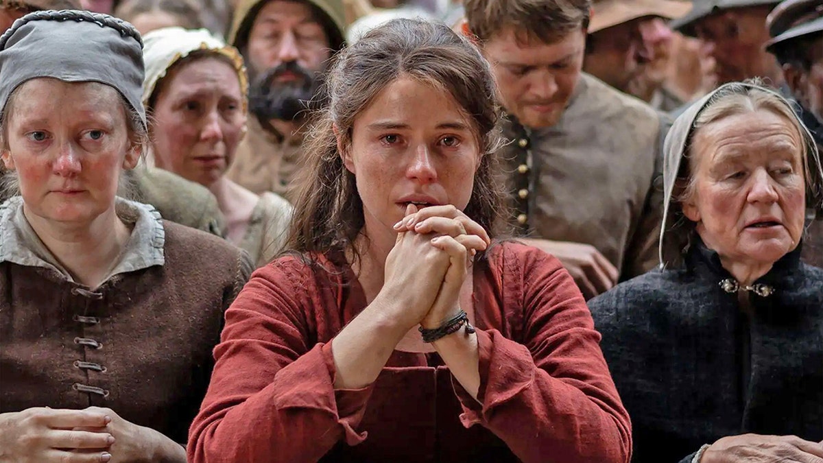 essie Buckley and Paul Mescal in a scene from the film Hamnet.