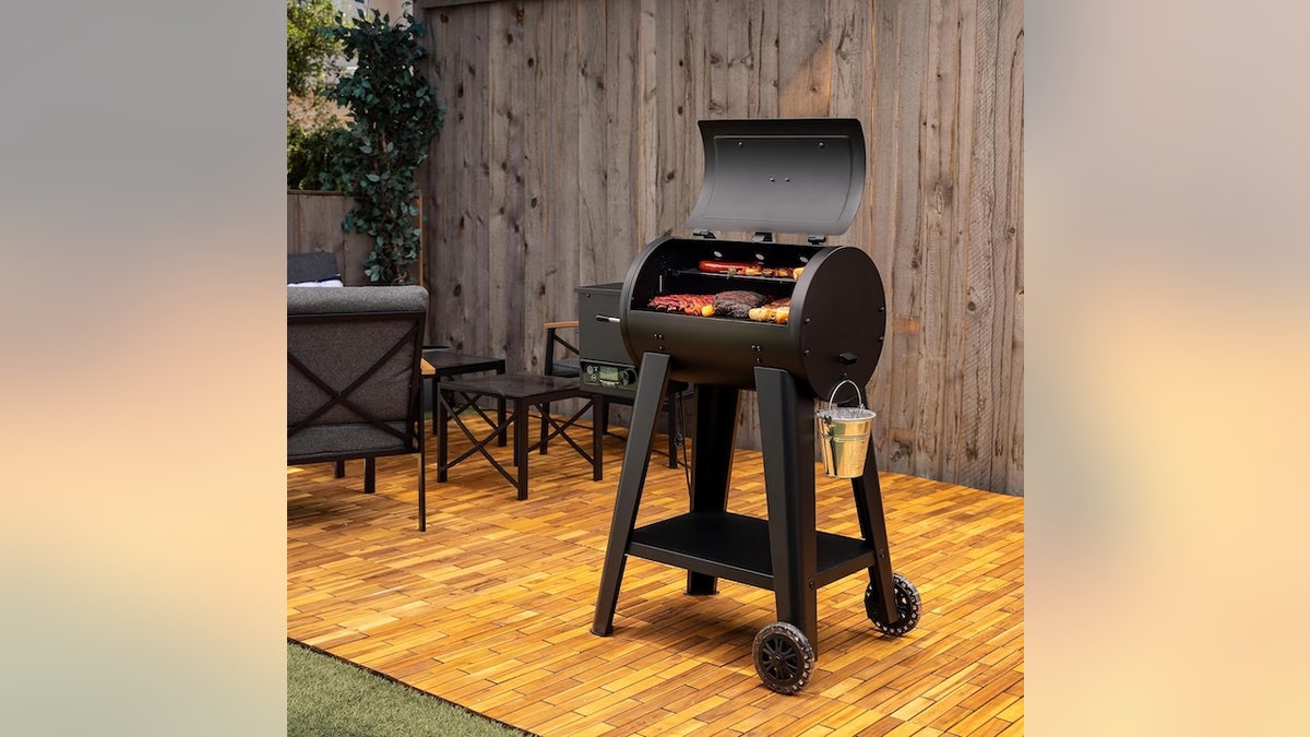 Run the grill with any wood pellets.