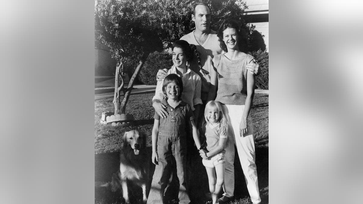 The cast of "Poltergeist" posing together in a happy portrait.