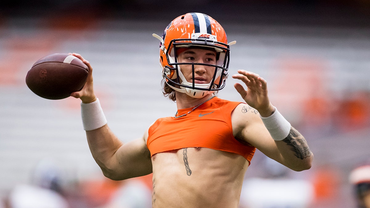 Rex Culpepper throws pass