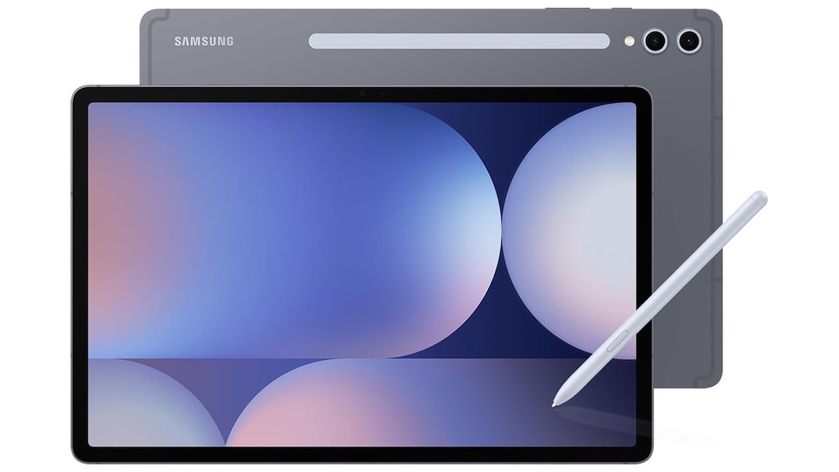 The large screen and AI tools on this phone assist students and professionals.