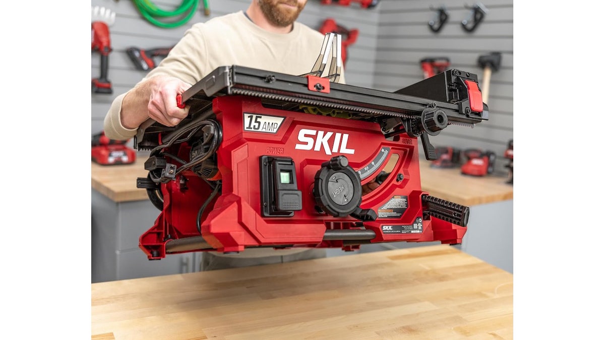 This saw’s small size makes transporting it a breeze.