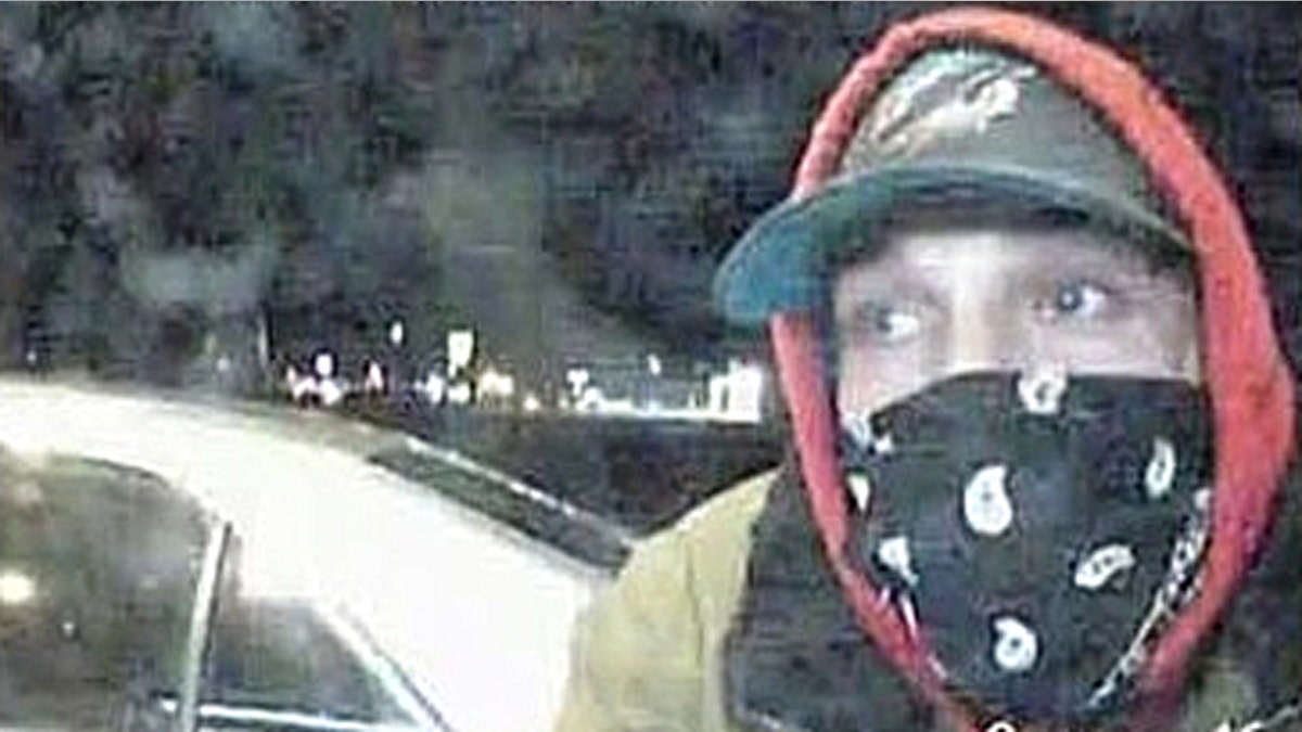 Masked suspect linked to ATM jackpotting scheme tied to Tren de Aragua