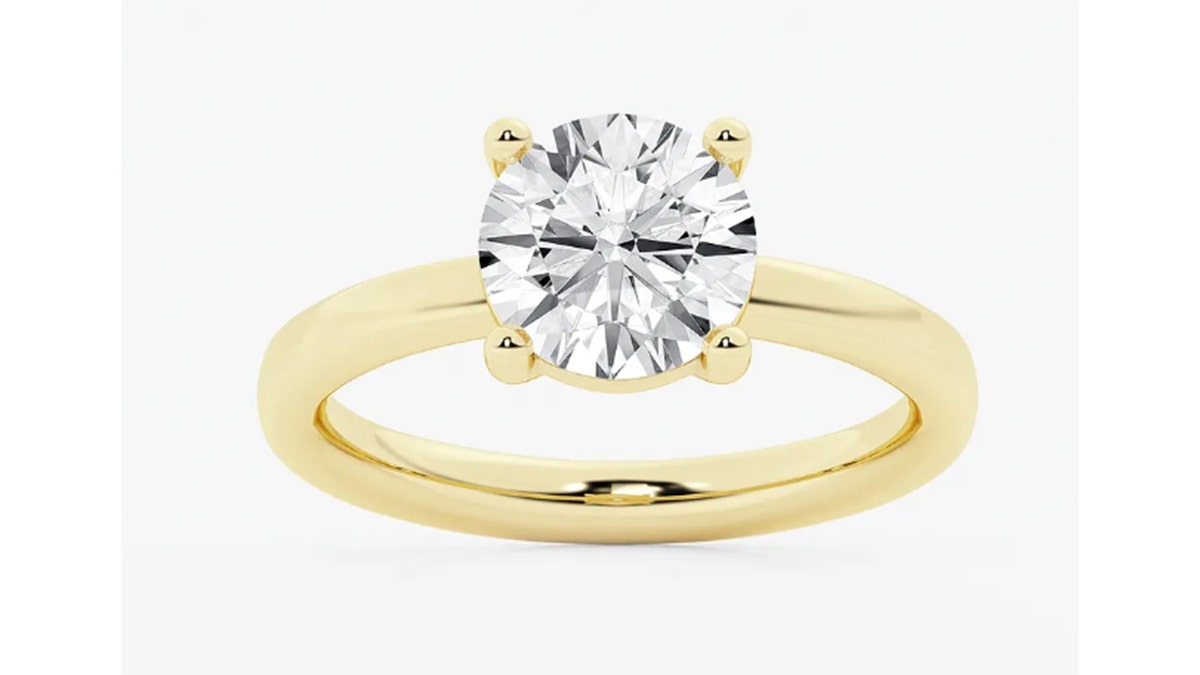 Clean and minimal design keeps the focus on the lab-grown diamond.