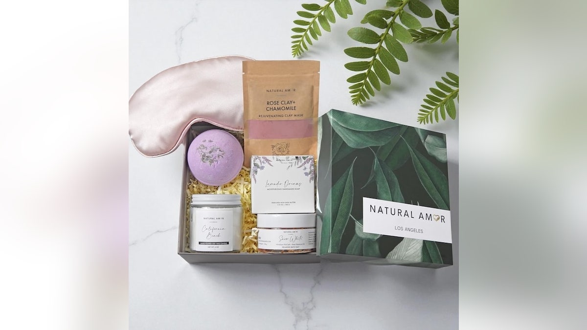 This spa set comes ready to gift.