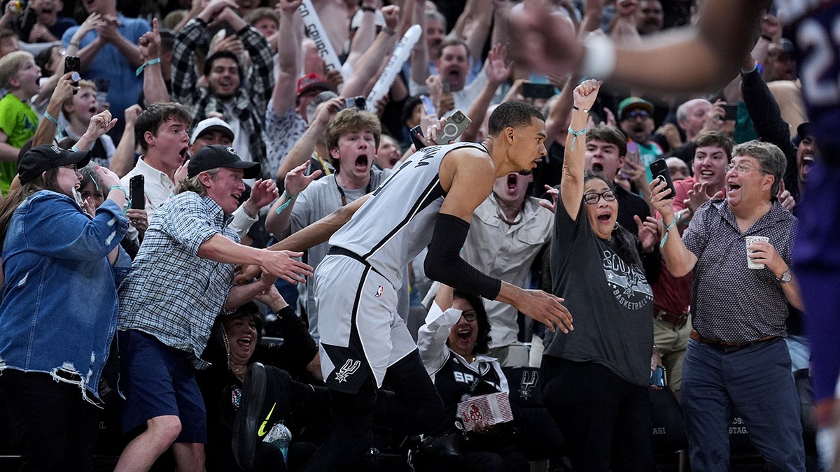 Spurs fans celebrate