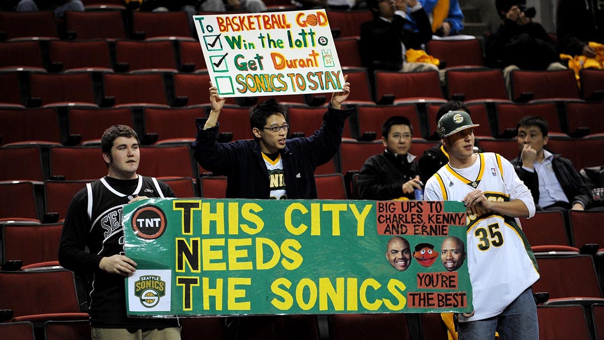 Sonics fans