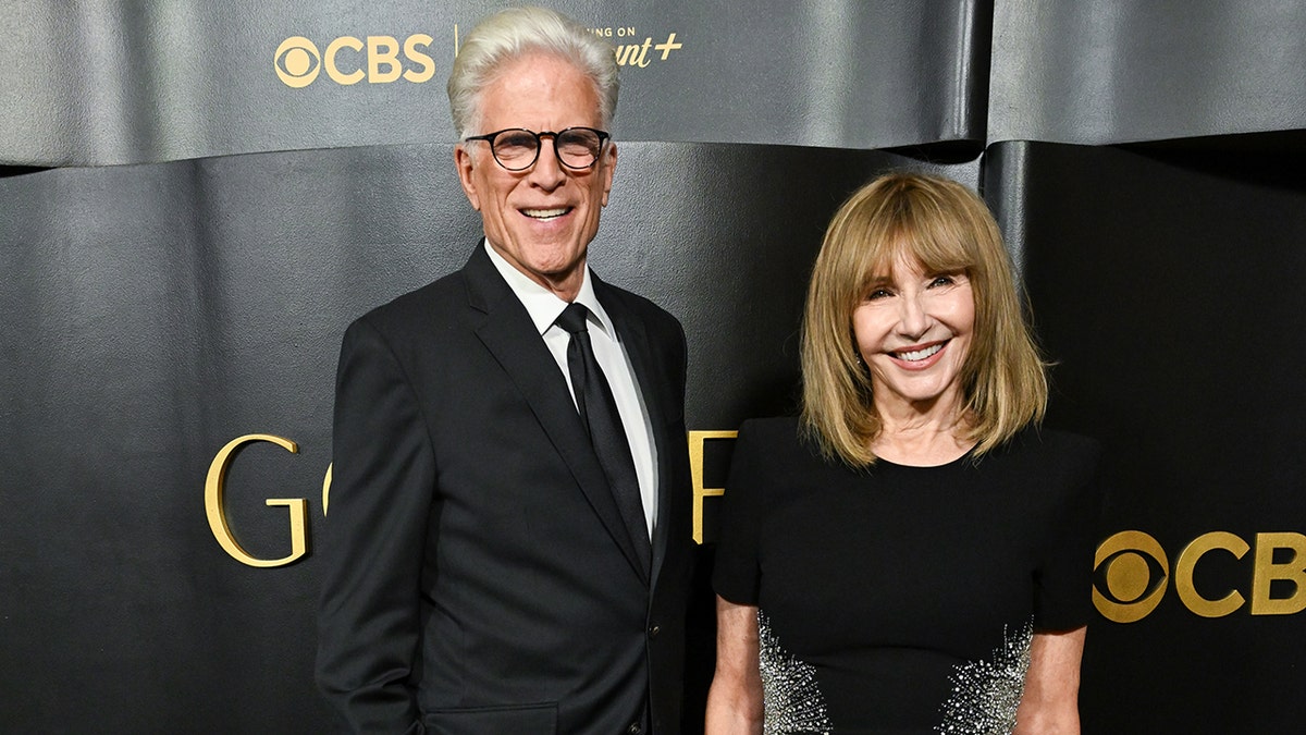 Ted Danson e Mary Steenburgen all'evento Golden Eve: i Golden Globes onorano Helen Mirren e Sarah Jessica Parker a Los Angeles nel gennaio 2026.