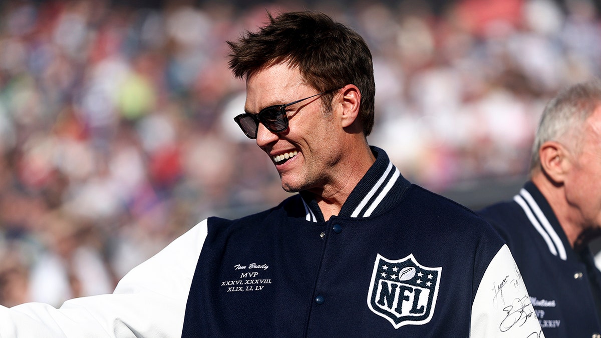 Tom Brady indica i fan