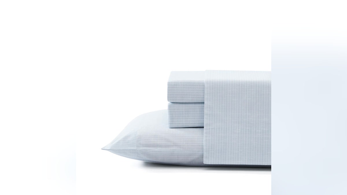 Lightweight cotton sheets in tropical prints.