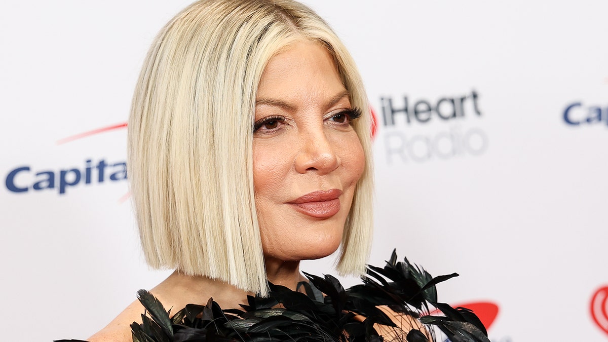 Tori Spelling with a blunt haircut