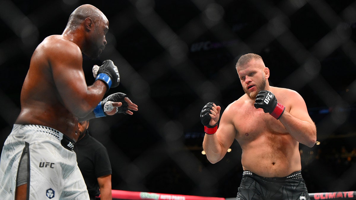 Tyrell Fortune and Marcin Tybura 