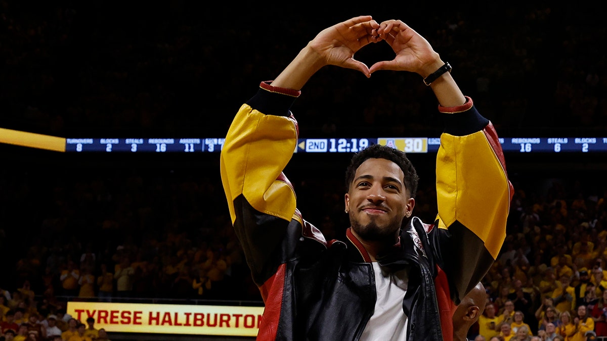 Tyrese Haliburton greets the Iowa State crowd