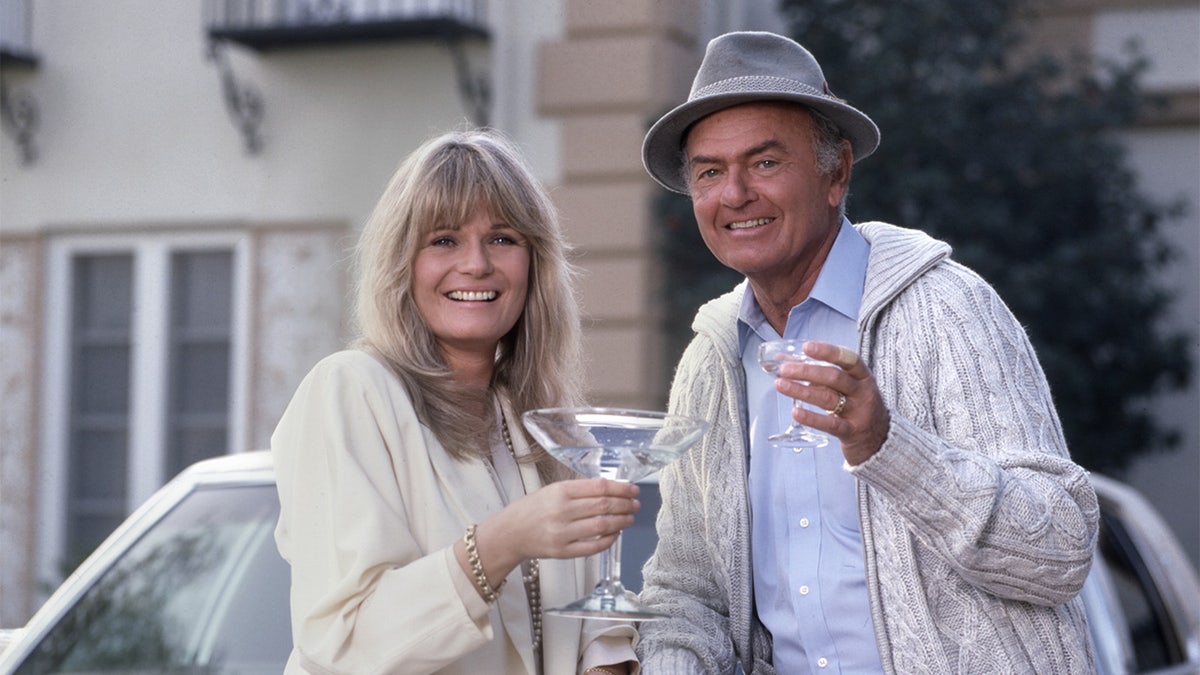 Valerie Perrine and Harvey Korman in Leo and Liz