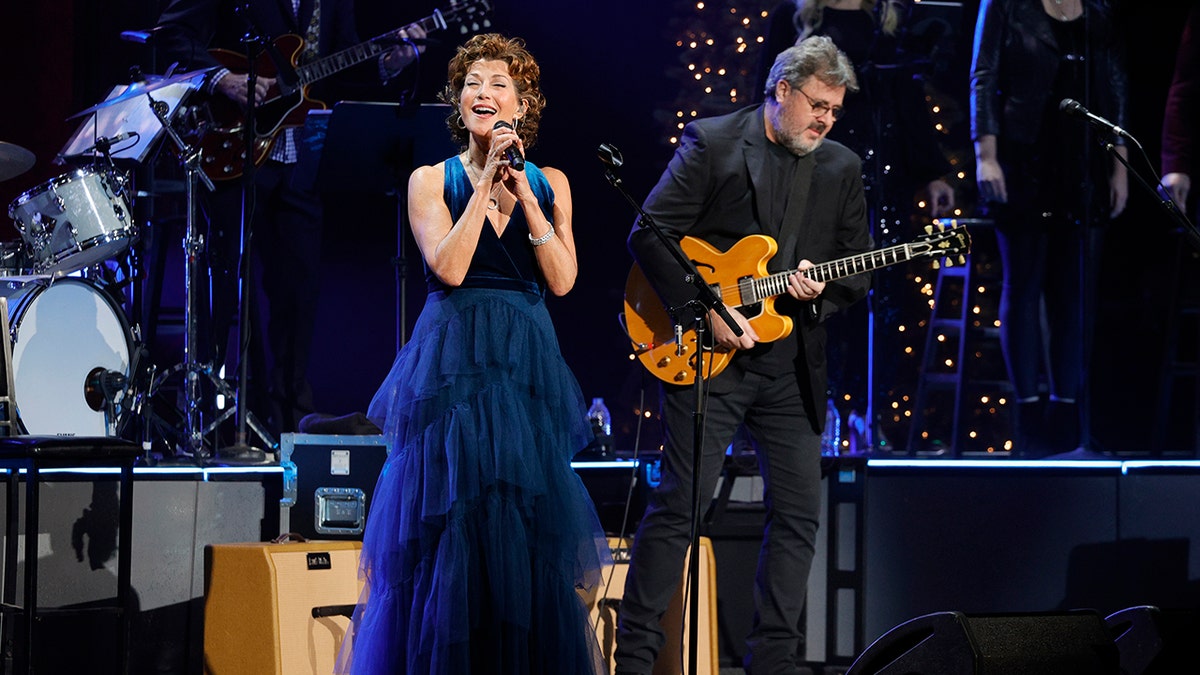 Vince Gill and Amy Grant performing together
