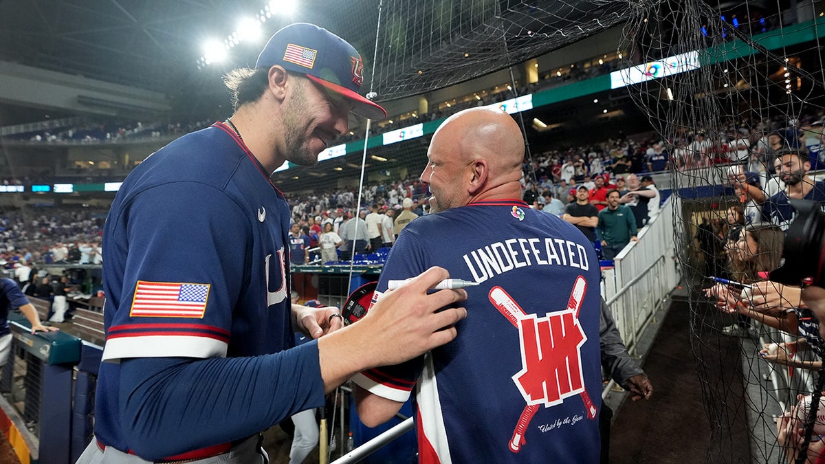 Paul Skenes comes back to the dugout