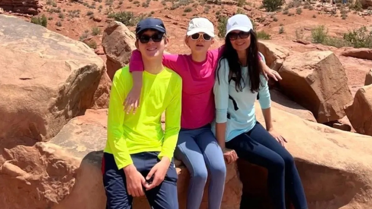 Mother in affluent Florida community killed 2 children before taking her own life: police