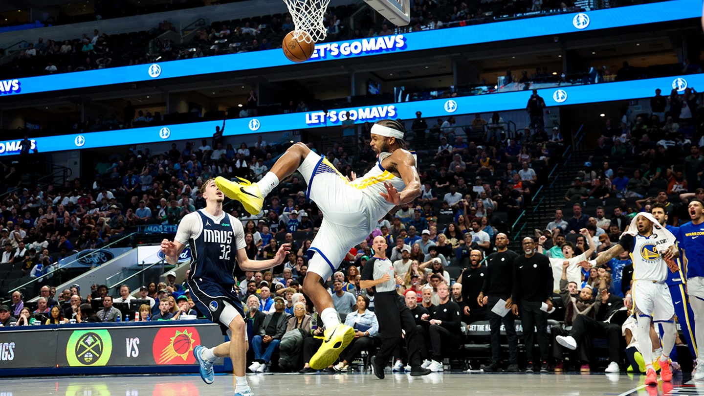 Warriors' Moses Moody leaves game on stretcher after suffering gruesome injury on dunk attempt
