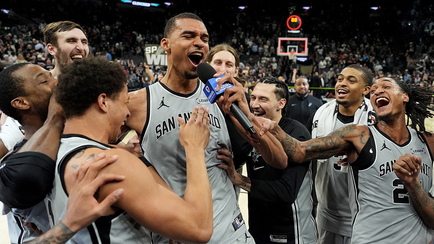 Victor Wembanyama snaps the Spurs' 6-season playoff drought in dramatic fashion with game-winning shot