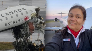 Una azafata sobrevive tras salir disparada de un vuelo de Air Canada en el fatal accidente de LaGuardia: «Un auténtico milagro»