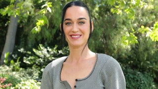 Katy Perry posts new selfie with boyfriend Justin Trudeau in Instagram slideshow