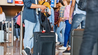 Angry flight passengers stuck in long lines at chaotic Florida airport amid shutdown - Fox News