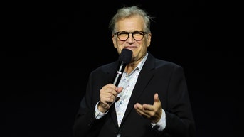 Drew Carey ignored heart attack symptoms and went to a restaurant to eat chili spaghetti - Fox News
