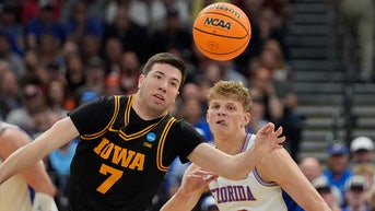 Iowa hits clutch 3-pointer in closing seconds to stun Florida - Fox News