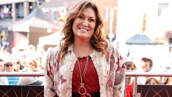 Country singer Jo Dee Messina blasts Nashville label for ‘too fat’ rejection - Fox News
