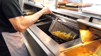 Dining giant surprises staff with cryptocurrency pay boost: 'This is the way' - Fox News