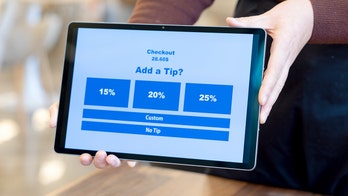 Los programas de propinas automáticas suscitan preocupación mientras los restaurantes se preparan para una avalancha de clientes