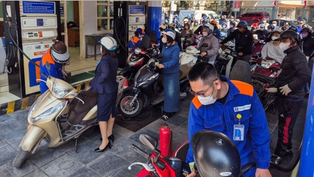 Vietnam urges work from home amid fuel supply, price crunch in Mideast