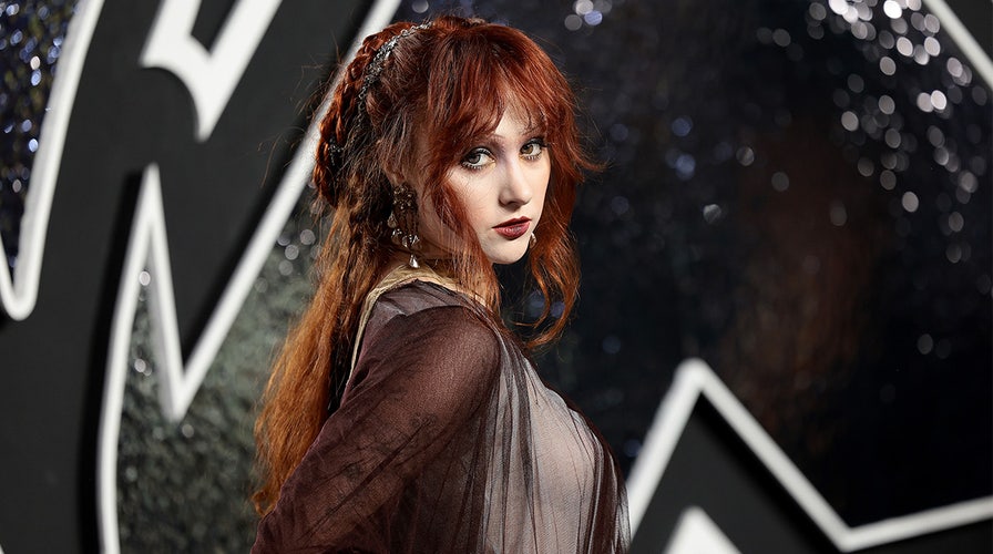 Chappell Roan yells at photographer on MTV VMAs red carpet