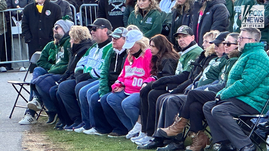 Tom, Jessica Madelon Gorman en la vigilia por Sheridan Gorman