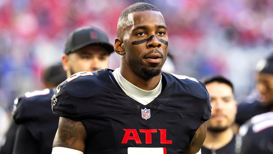 Falcons star calls out NFL players for 'fake emotion' after sparse funeral turnout
