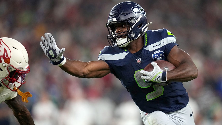 Reports: Chiefs, Super Bowl MVP Kenneth Walker III agree to deal as NFL free agency begins