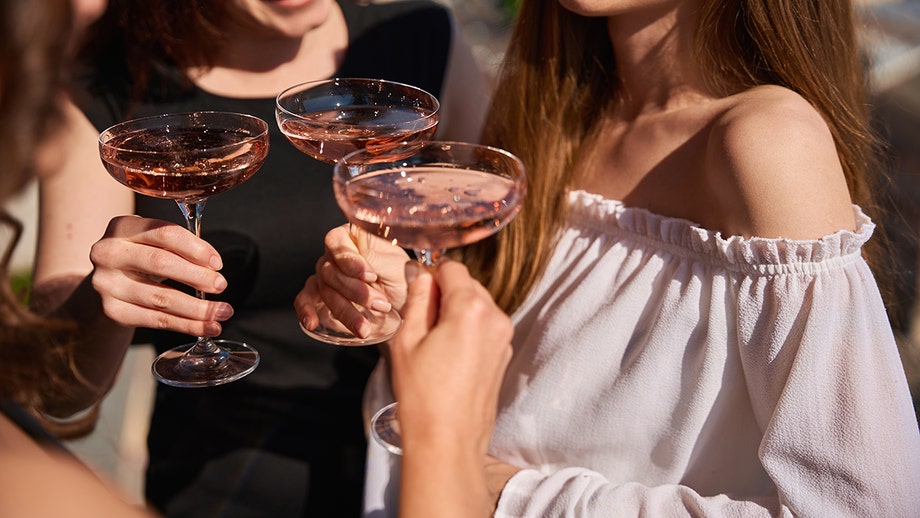 Bars turn to 'tiny' cocktails as Americans trim drinking, spending amid rising prices